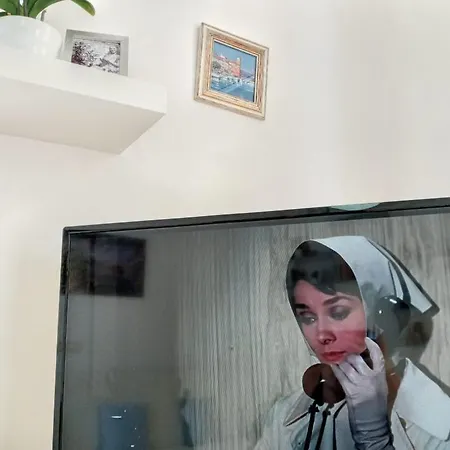 Kristi 2 Min To Sea Netflix & Espresso Station Apartment