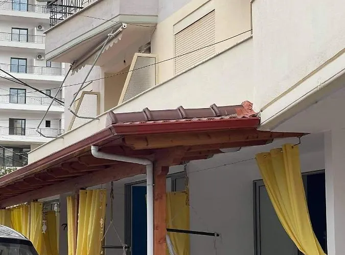 Kristi 2 Min To Sea Netflix & Espresso Station סרנדה