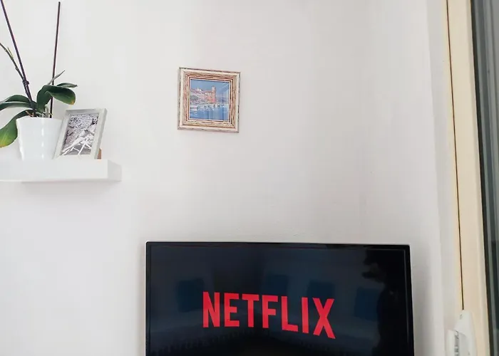 Kristi 2 Min To Sea Netflix & Espresso Station דירה