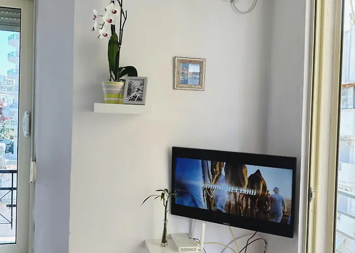 Kristi 2 Min To Sea Netflix & Espresso Station