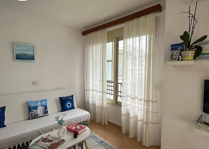 Kristi 2 Min To Sea Netflix & Espresso Station *